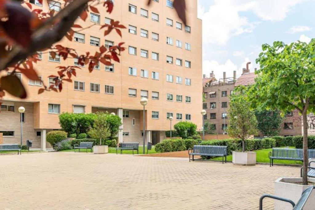 Impresionante Apartamento De 4 Dormitorios 3 Banos Y 2 Plazas De Garaje Madrid Extérieur photo