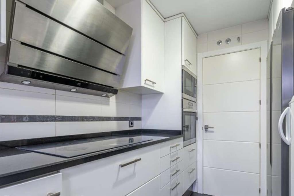 Impresionante Apartamento De 4 Dormitorios 3 Banos Y 2 Plazas De Garaje Madrid Extérieur photo