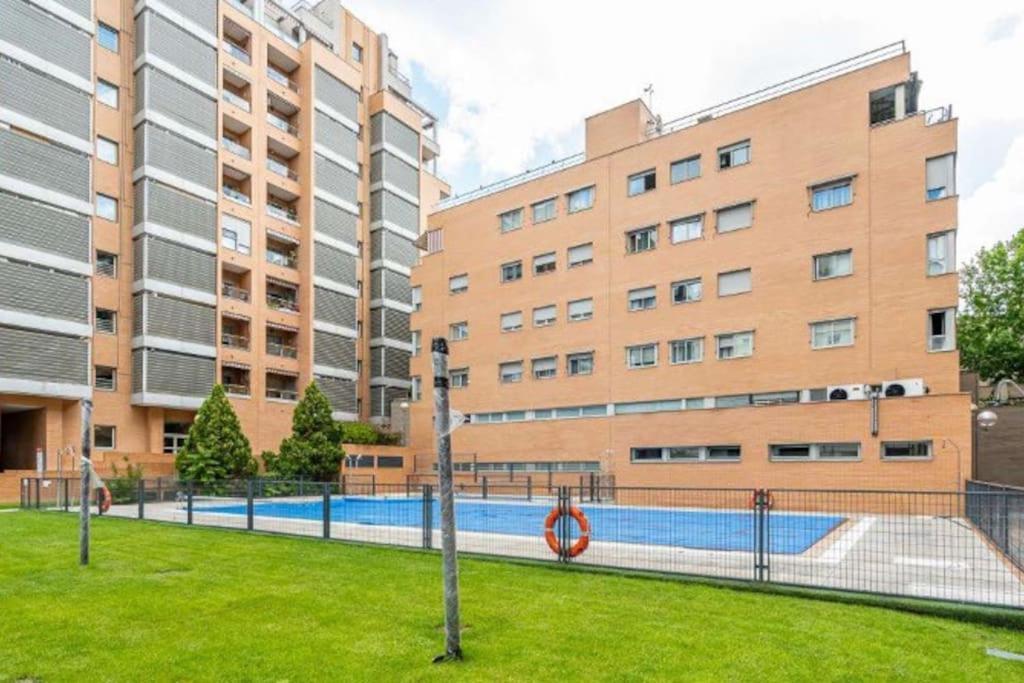 Impresionante Apartamento De 4 Dormitorios 3 Banos Y 2 Plazas De Garaje Madrid Extérieur photo