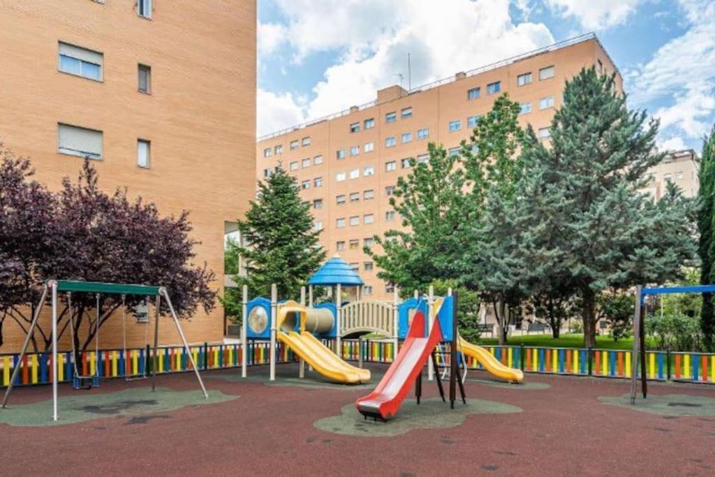 Impresionante Apartamento De 4 Dormitorios 3 Banos Y 2 Plazas De Garaje Madrid Extérieur photo