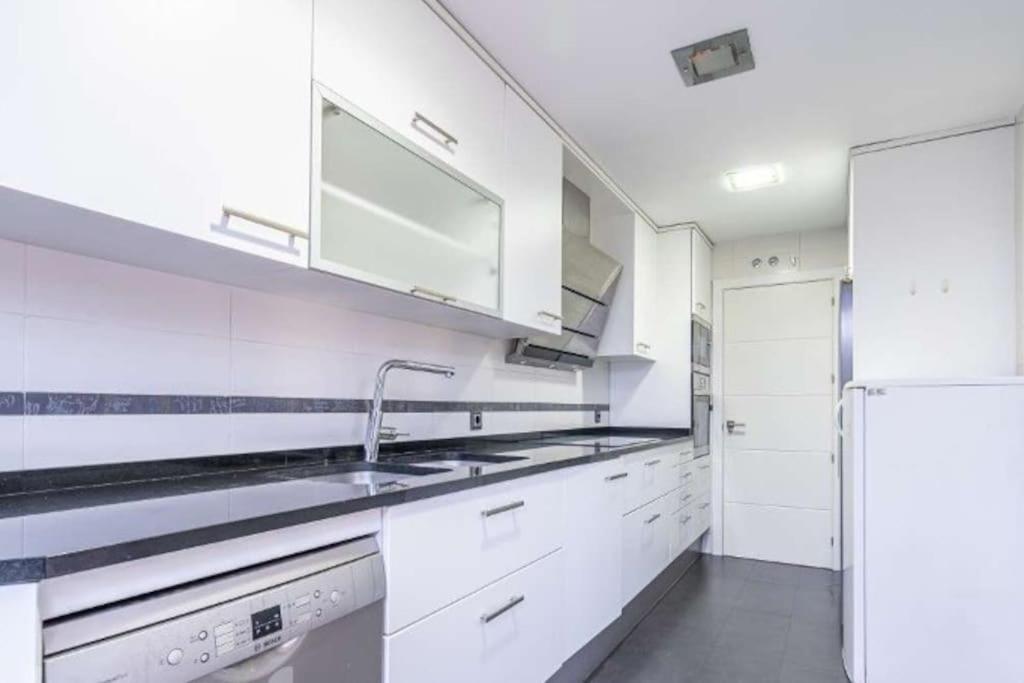 Impresionante Apartamento De 4 Dormitorios 3 Banos Y 2 Plazas De Garaje Madrid Extérieur photo
